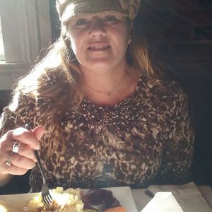 Meet your Posher, Louise